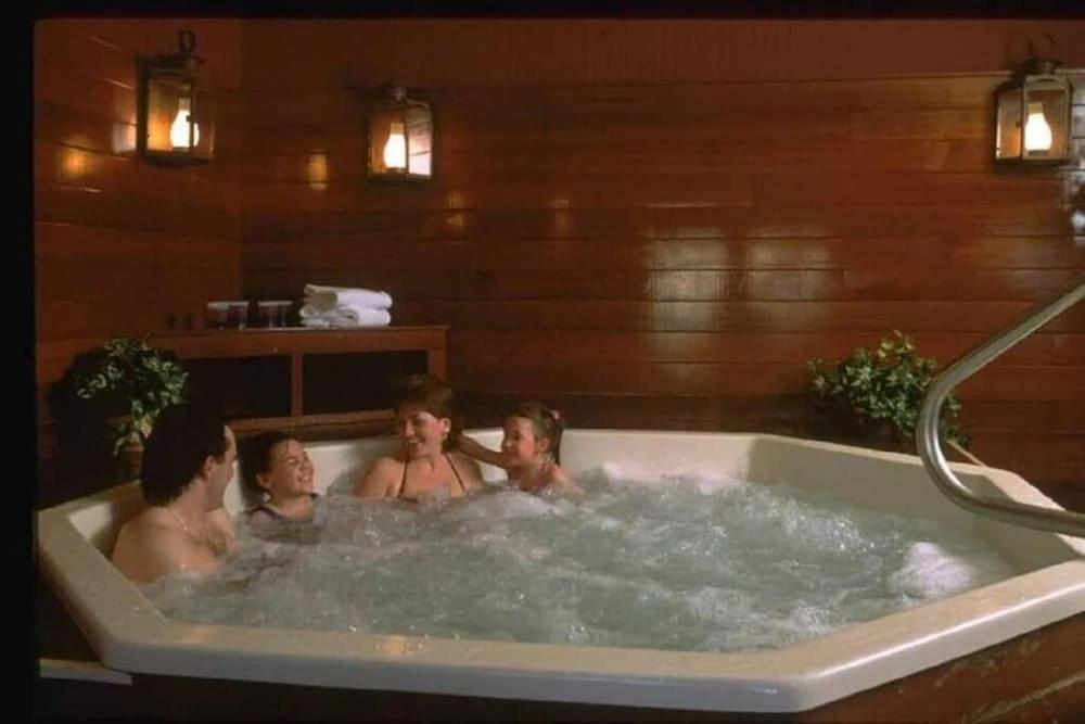 Gorgeous 1St Fl Mtn View Jiminy Suite Sleeps 4 Ski On Off Hancock Eksteriør billede